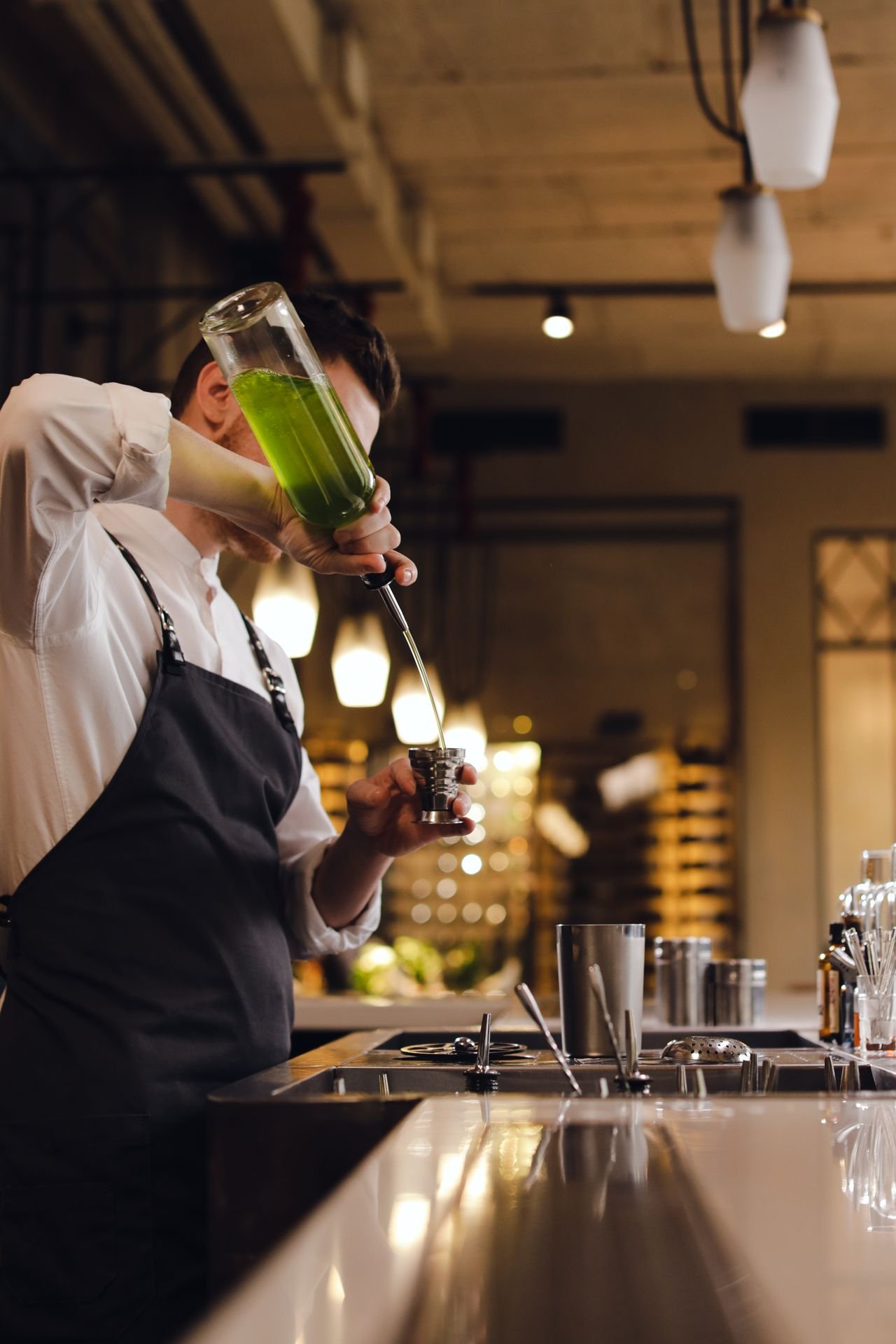 Barman preparando drinks para festa e evento no Rio de Janeiro